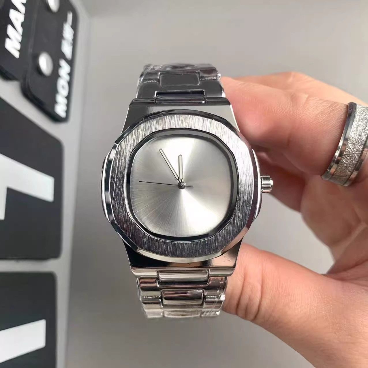 Custom Logo Men's Quartz Watch - Luxury Watch Logo recension och pris