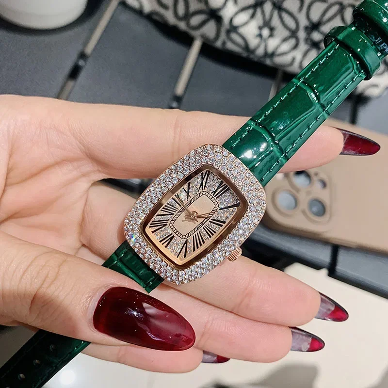 Trendy and fashionable women's - Luxury Watch With Leather Strap recension och pris